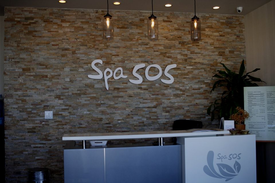 Reception desk and stone SPA 505 sign in the photo archive